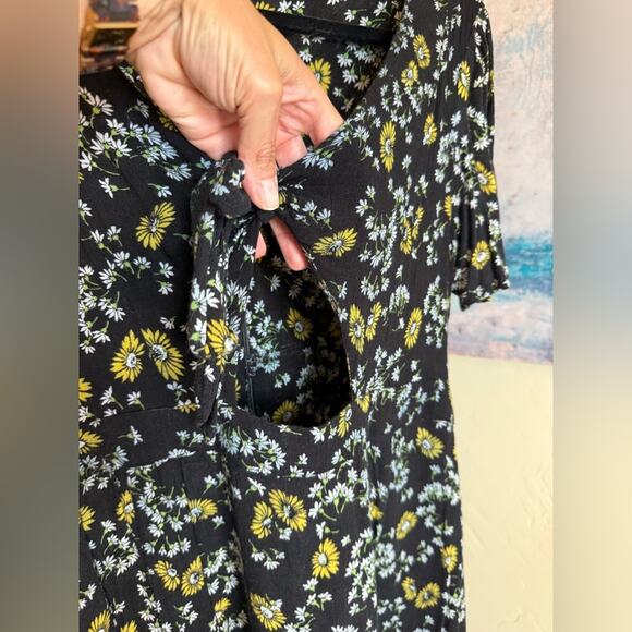 Free People Jinx Tie Front Romper Dress Black Sunflower Floral Women’s Size 8 - Picture 3 of 8